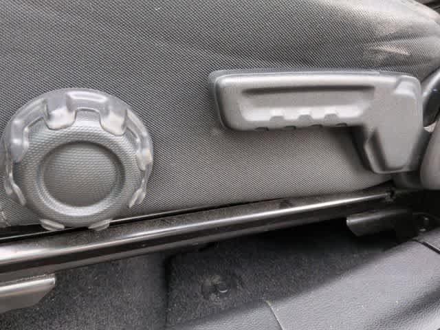 Thumbnail: 2018 Jeep Wrangler - 17