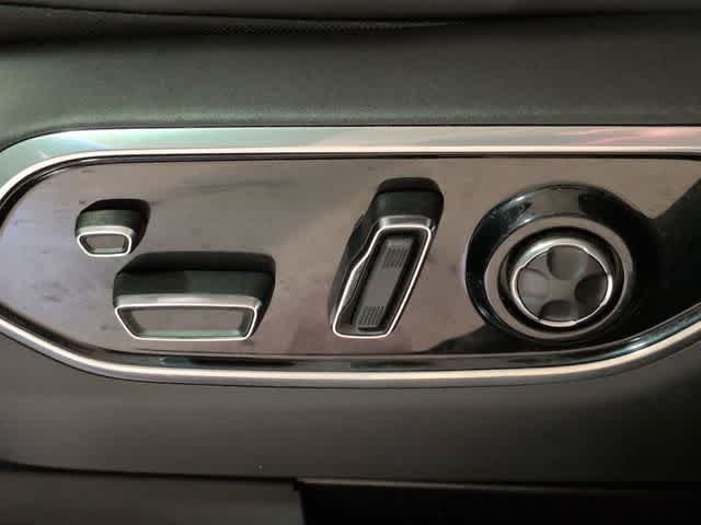 Thumbnail: 2023 Jeep Grand Cherokee - 17