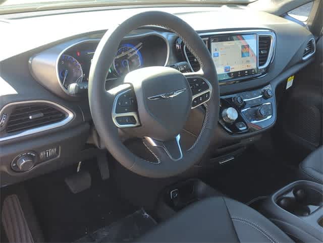 Thumbnail: 2026 Chrysler Voyager - 10