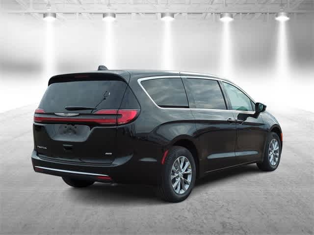 Thumbnail: 2026 Chrysler Pacifica - 8