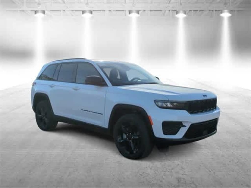 New 2024 Jeep Grand Cherokee Altitude in Troy MI VIN 1C4RJHAG3RC229489