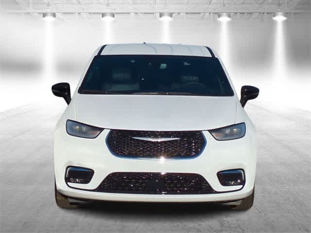 Thumbnail: 2026 Chrysler Pacifica - 3