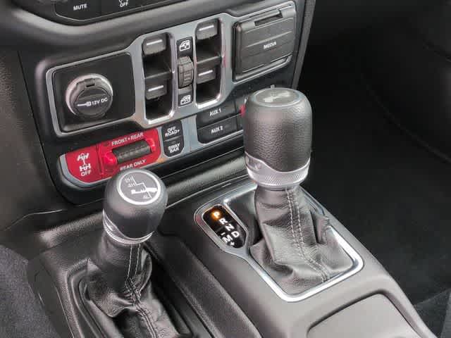 Thumbnail: 2024 Jeep Wrangler - 32