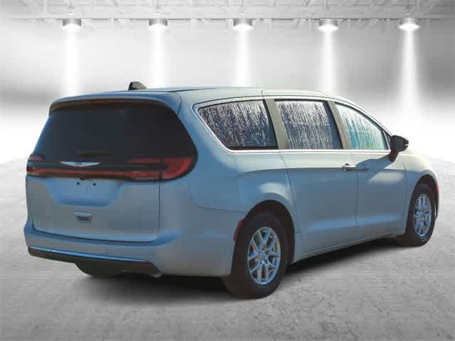 Thumbnail: 2026 Chrysler Pacifica - 8