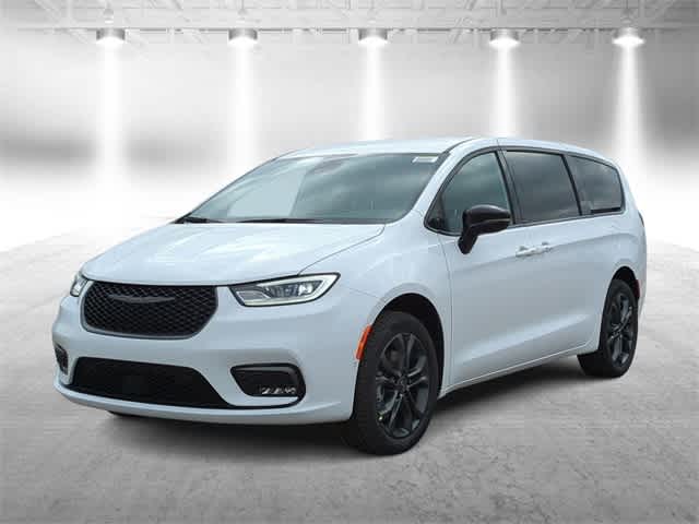 Thumbnail: 2026 Chrysler Pacifica - 4