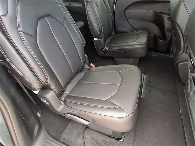 Thumbnail: 2026 Chrysler Pacifica - 22