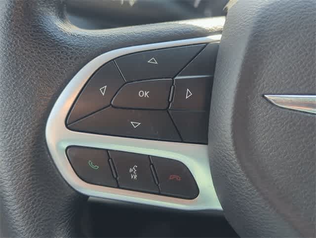 Thumbnail: 2021 Chrysler Voyager - 24