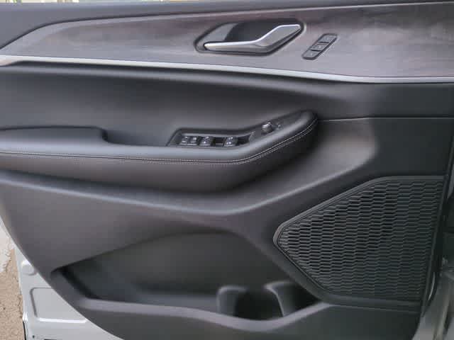 Thumbnail: 2025 Jeep Grand Cherokee L - 32