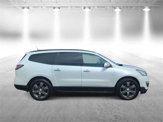 Thumbnail: 2017 Chevrolet Traverse - 9