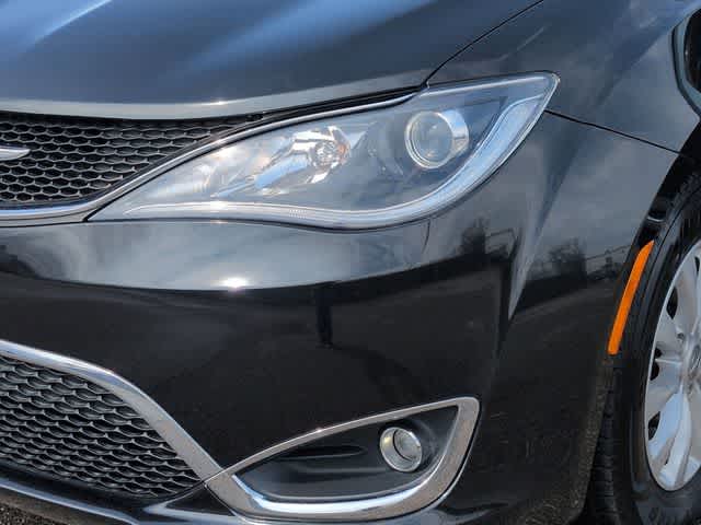 Thumbnail: 2018 Chrysler Pacifica - 11