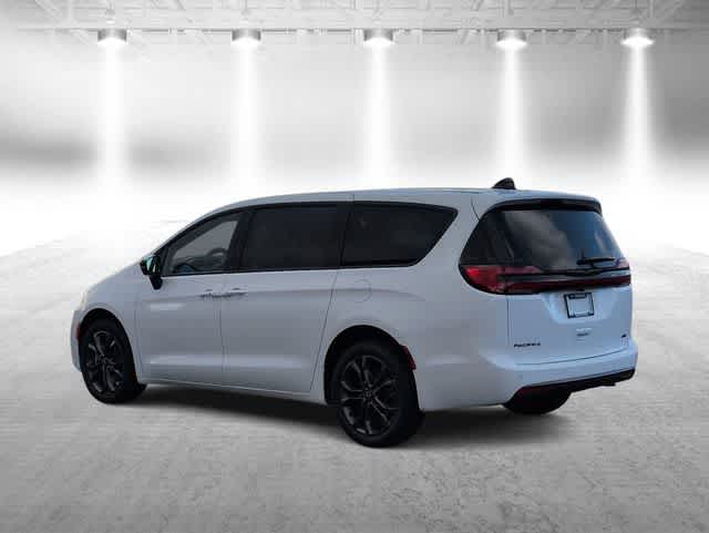 Thumbnail: 2026 Chrysler Pacifica - 6