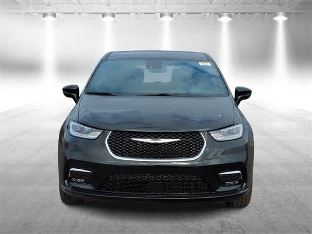 Thumbnail: 2026 Chrysler Pacifica - 3