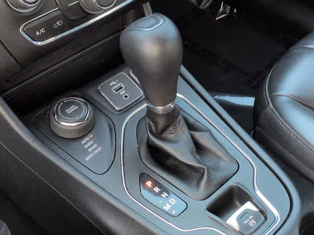 Thumbnail: 2021 Jeep Cherokee - 30