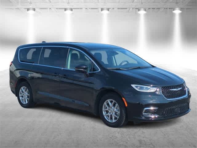2024 Chrysler Pacifica Touring L photo 2