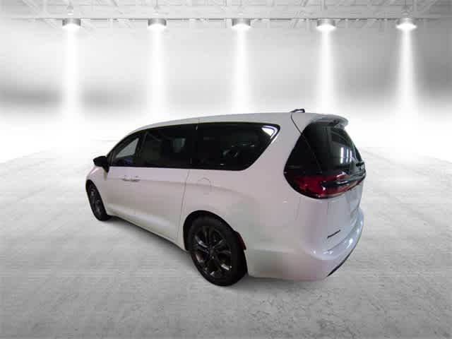 Thumbnail: 2026 Chrysler Pacifica - 6