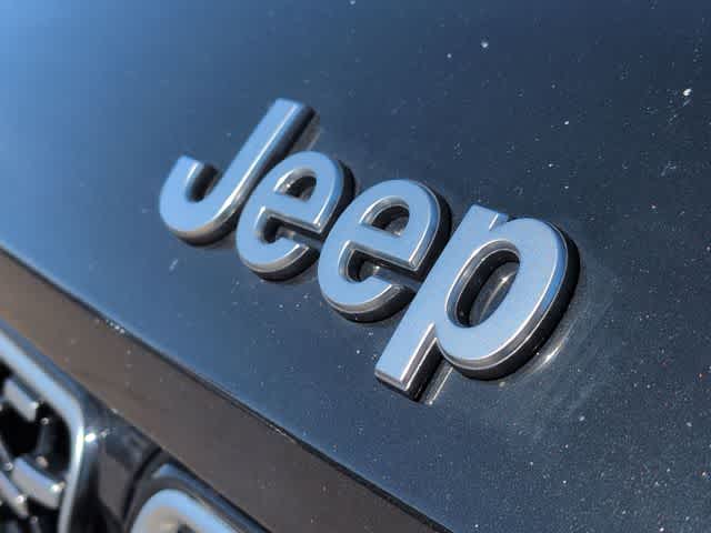 Thumbnail: 2022 Jeep Grand Cherokee - 12