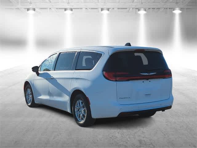 Thumbnail: 2026 Chrysler Pacifica - 6