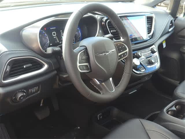 Thumbnail: 2026 Chrysler Pacifica - 10