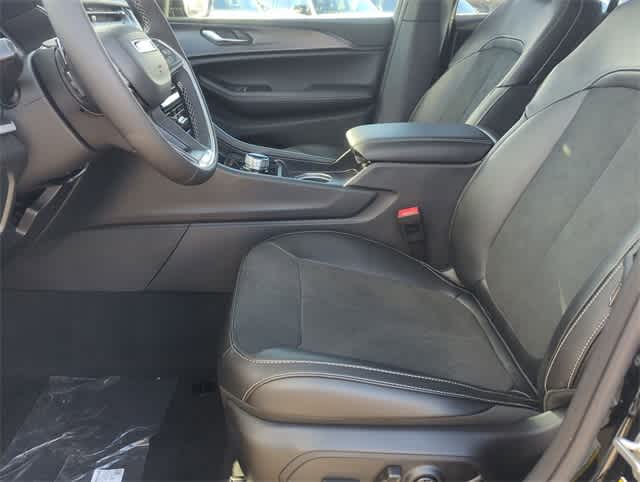 Thumbnail: 2025 Jeep Grand Cherokee - 16