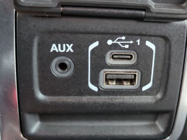 Thumbnail: 2018 Jeep Wrangler - 31