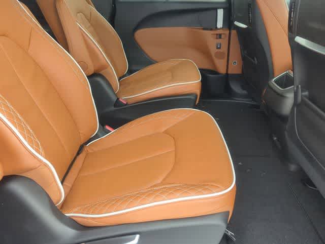 Thumbnail: 2026 Chrysler Pacifica - 22