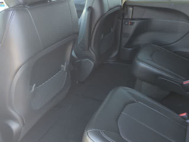 Thumbnail: 2026 Chrysler Voyager - 18