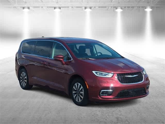 2022 Chrysler Pacifica Hybrid Touring L photo 2
