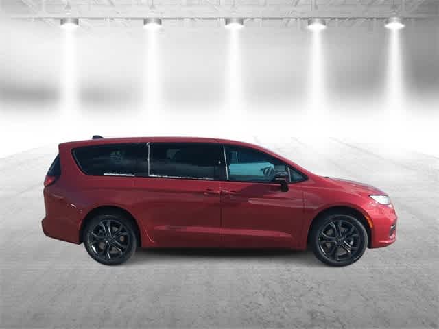 Thumbnail: 2026 Chrysler Pacifica - 9