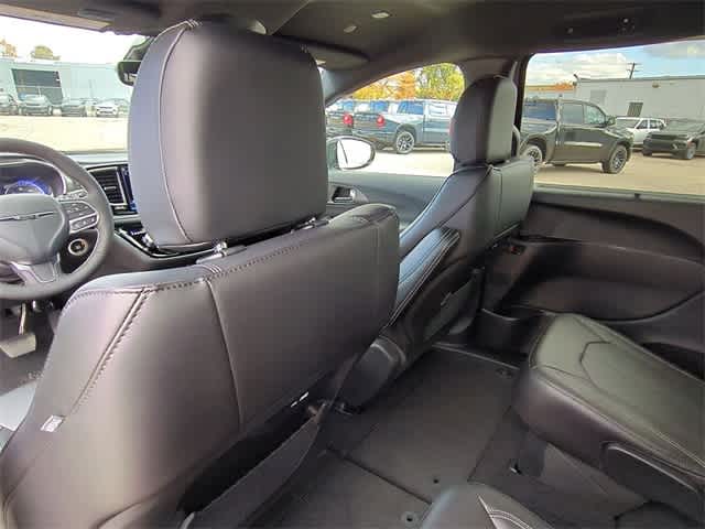 Thumbnail: 2026 Chrysler Pacifica - 19