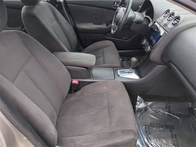 Thumbnail: 2012 Nissan Altima - 20