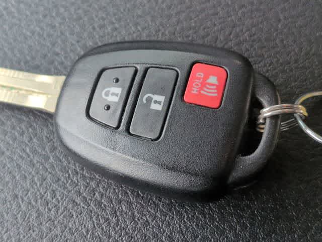 Thumbnail: 2021 Toyota Tacoma - 33