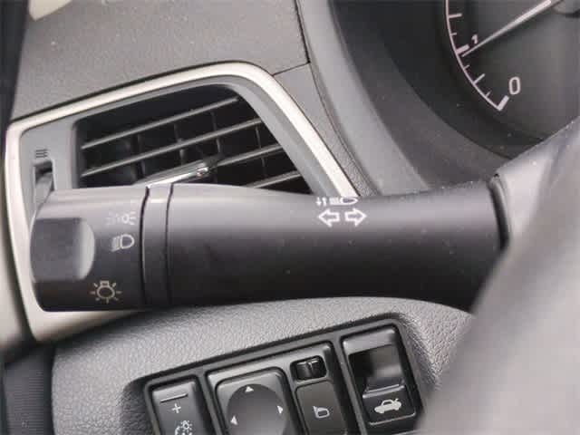 Thumbnail: 2013 Nissan Sentra - 25