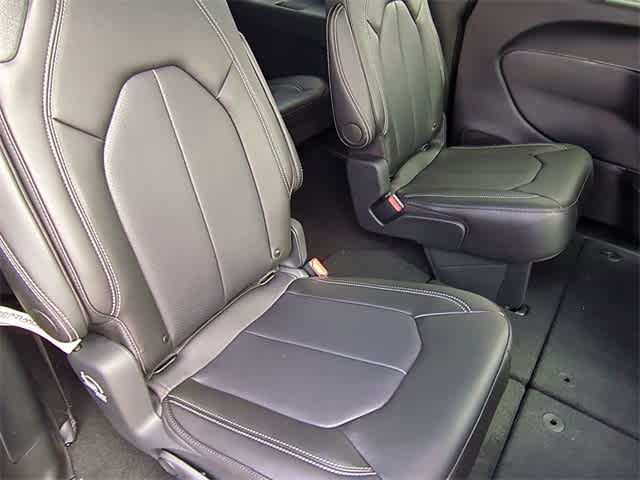 Thumbnail: 2026 Chrysler Pacifica - 22