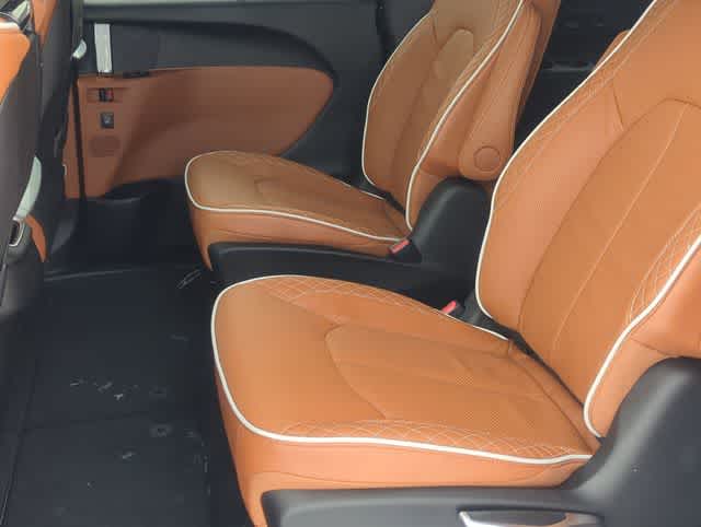 Thumbnail: 2026 Chrysler Pacifica - 20