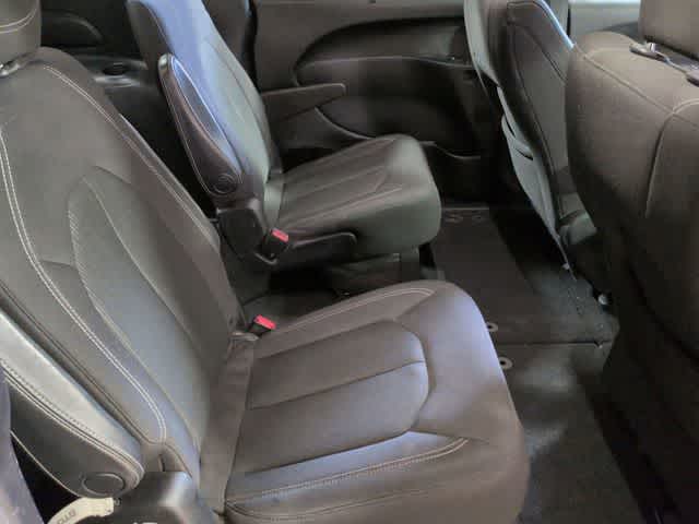 Thumbnail: 2018 Chrysler Pacifica - 21