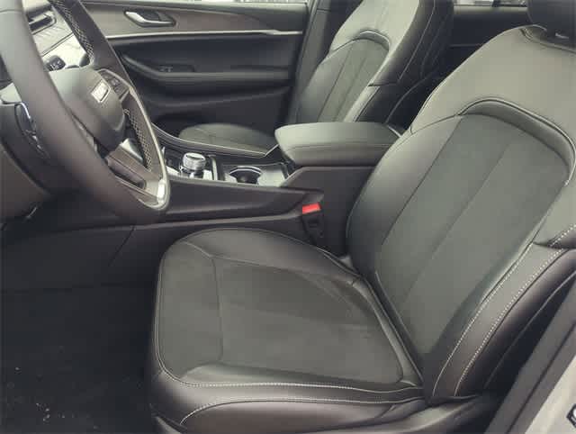 Thumbnail: 2026 Jeep Grand Cherokee - 15