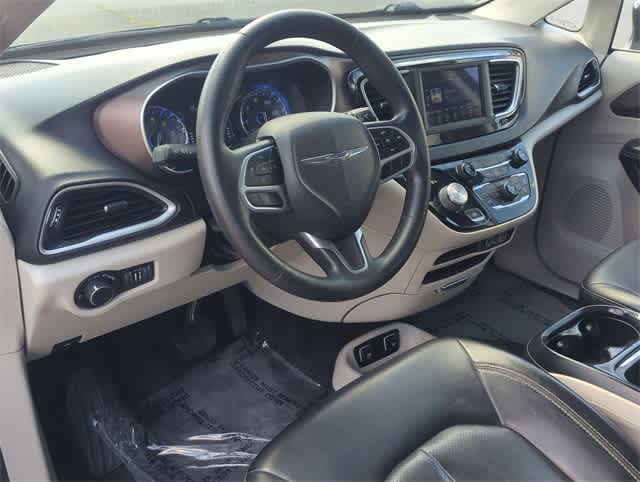 Thumbnail: 2021 Chrysler Voyager - 9