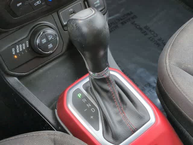 Thumbnail: 2019 Jeep Renegade - 31