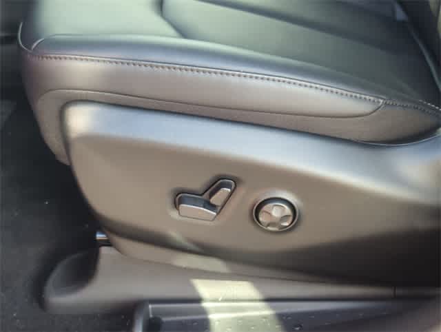 Thumbnail: 2026 Chrysler Pacifica - 17