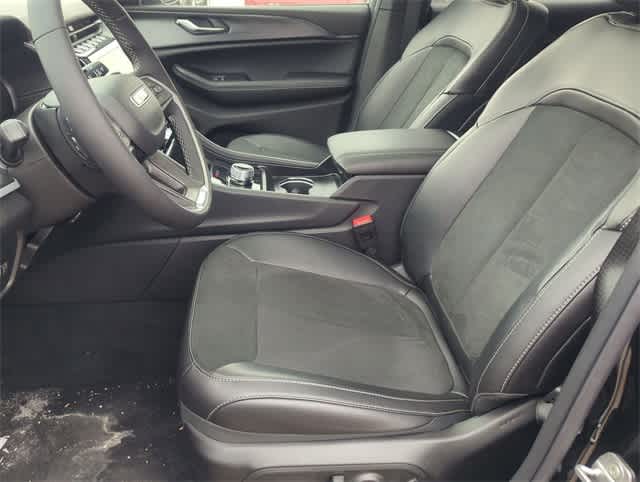 Thumbnail: 2025 Jeep Grand Cherokee L - 16