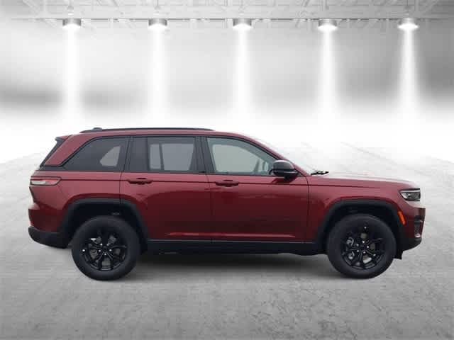 2025 Jeep Grand Cherokee Laredo 9