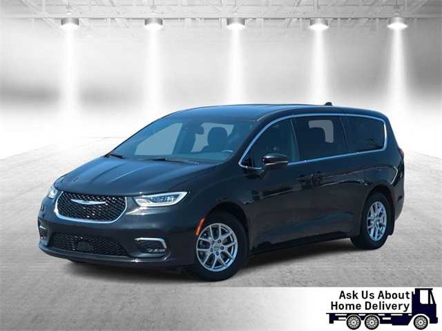Thumbnail: 2023 Chrysler Pacifica - 1