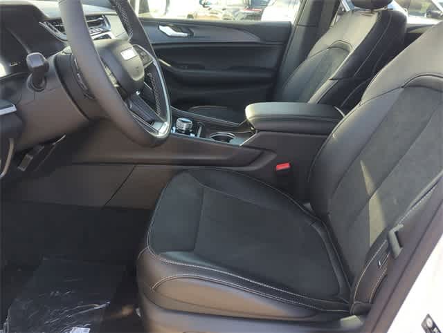 Thumbnail: 2025 Jeep Grand Cherokee - 16