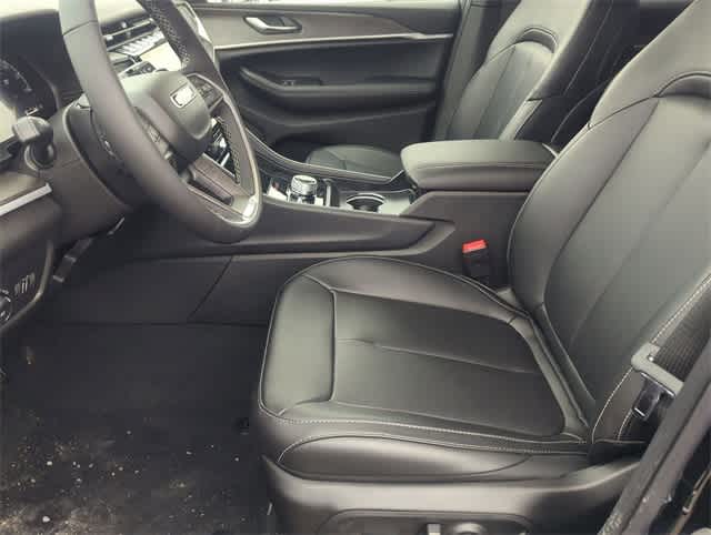 Thumbnail: 2025 Jeep Grand Cherokee - 16