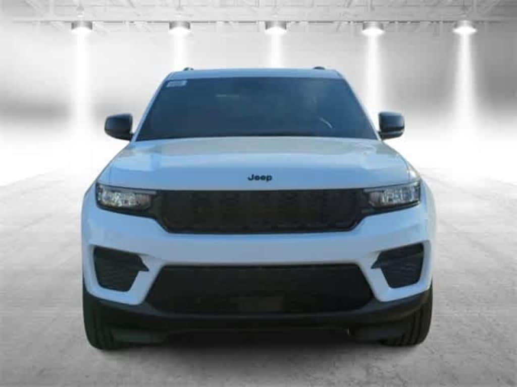 New 2024 Jeep Grand Cherokee Altitude in Troy MI VIN 1C4RJHAG3RC229489