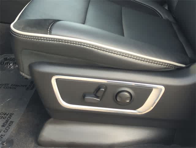 Thumbnail: 2026 RAM 1500 - 17