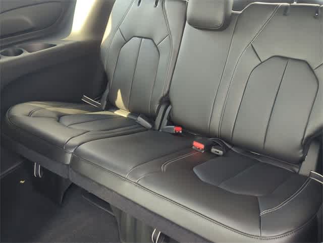 Thumbnail: 2026 Chrysler Pacifica - 20