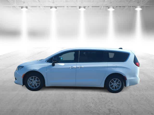 Thumbnail: 2026 Chrysler Voyager - 5