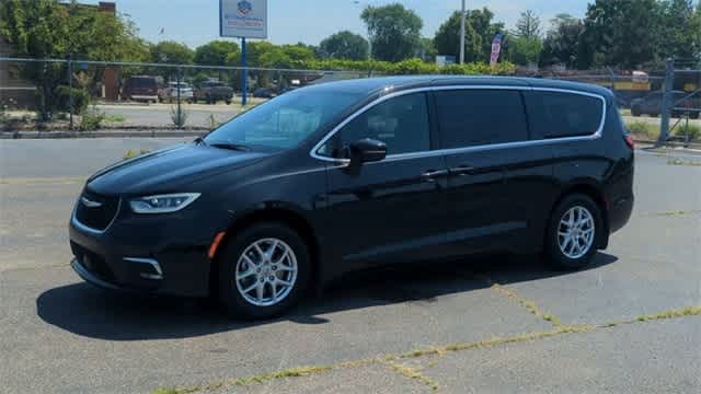 Thumbnail: 2023 Chrysler Pacifica - 4