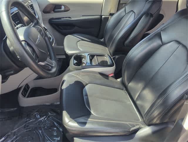 Thumbnail: 2021 Chrysler Voyager - 15